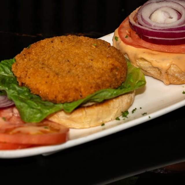 KIDS CHICKEN BURGER.